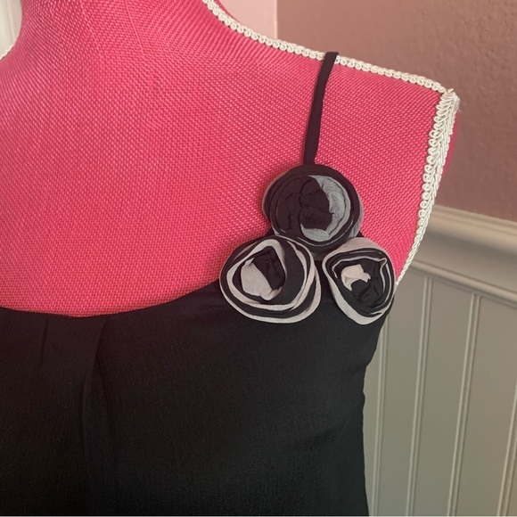 Chiffon Tiered Adjustable Spaghetti Strap Blouse, Flower Detail, Women’s size S - Picture 4 of 9